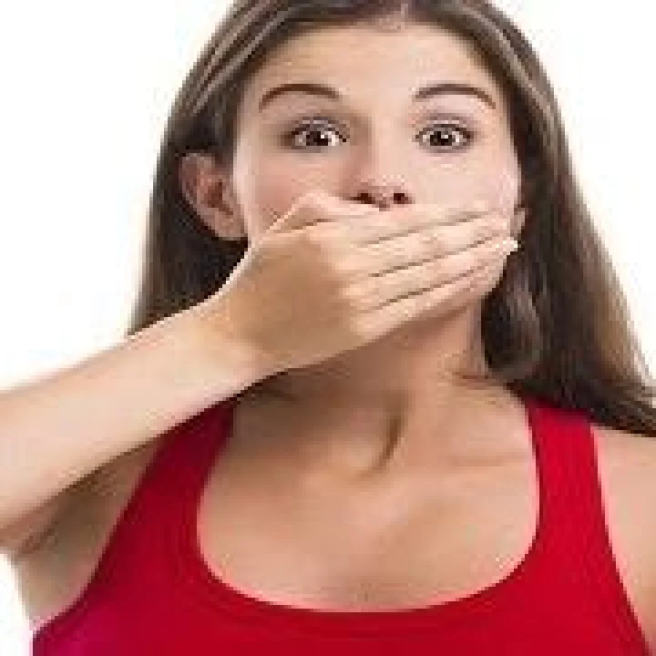 Home Remedies For hiccough :उचकीचा त्रास होतो ,उचकी थांबवण्यासाठी हे 6 उपाय अवलंबवा