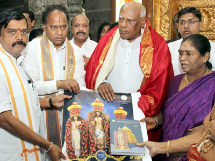 శ్రీవారిని దర్శించుకున్న తమిళనాడు గవర్నర్ రోశయ్య