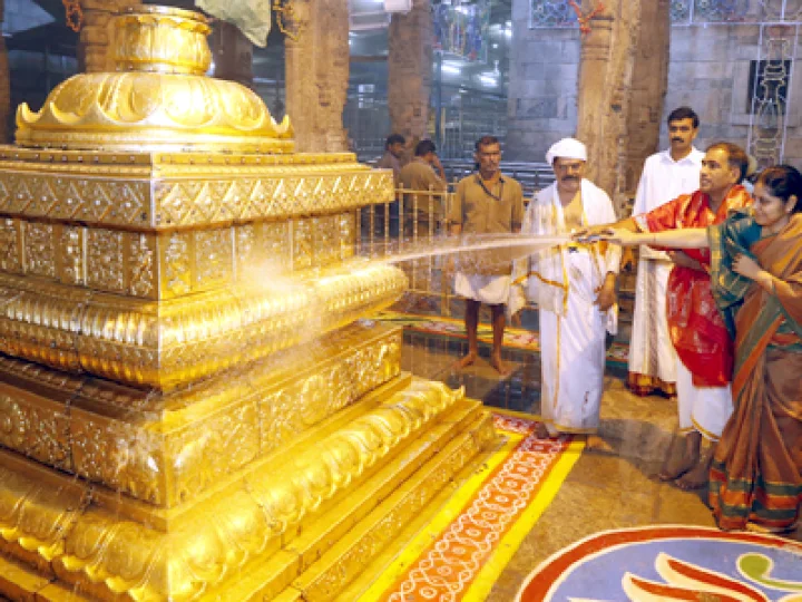 తిరుమలలో కోయిల్ ఆళ్వార్ తిరుమంజనం