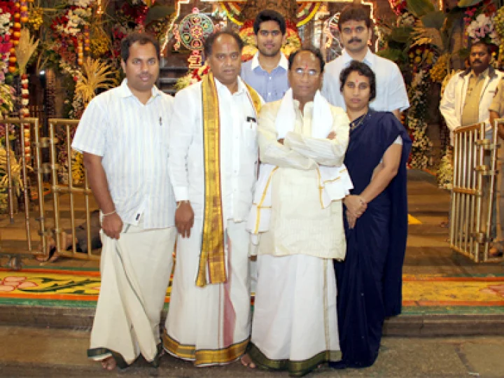 అసెంబ్లీ సవ్యంగా జరిగేలా చూడు తండ్రీ... శ్రీవారి సేవలో స్పీకర్