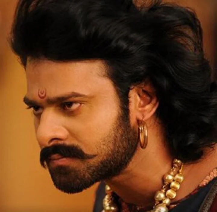 కేరళలో కనిపించని బాహుబలి హవా.. ఎందుకు?