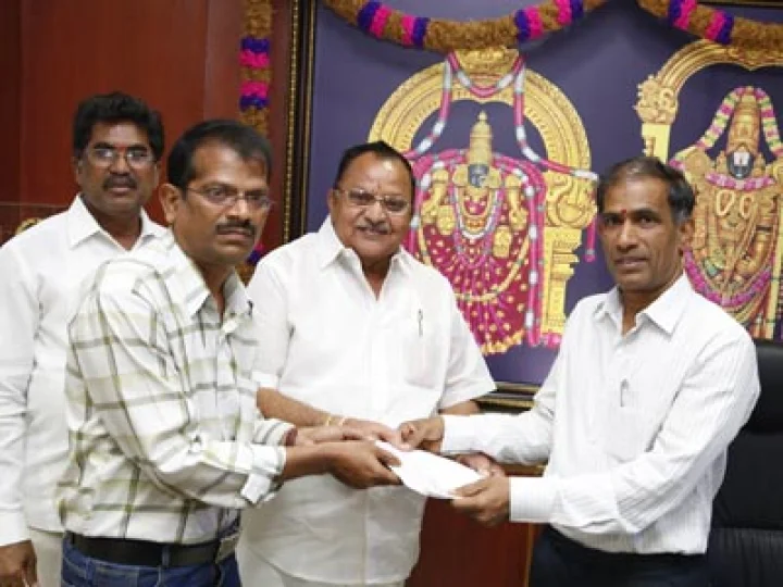 శ్రీవారికి రూ.74 లక్షల విరాళం