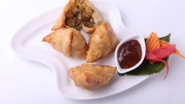 Summer healthy snack: Fruit samosa