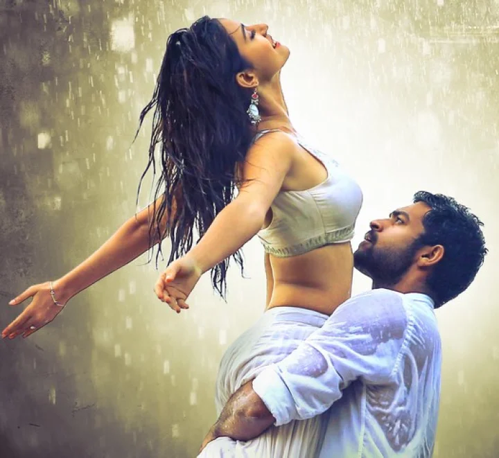 పూరీ 'లోఫర్‌'తో అలా కమిట్ చేయించాడు... 'లోఫర్' రివ్యూ రిపోర్ట్
