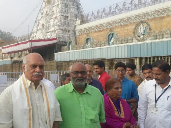తిరుమల శ్రీవారిని దర్శించుకున్న రాఘవేంద్ర రావు, కీరవాణి