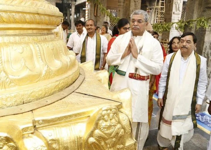 తిరుమలలో శ్రీవారిని దర్శించుకున్న ప్రముఖులు... భద్రత మరింత పటిష్టం