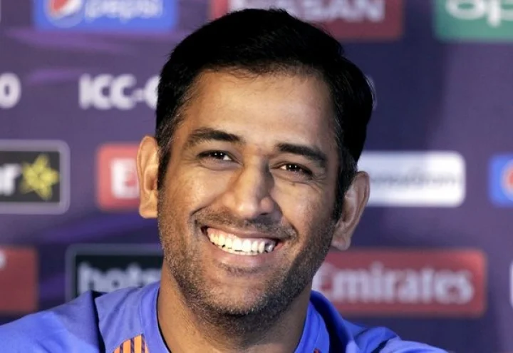 Dhoni steps down as India's limited overs captain