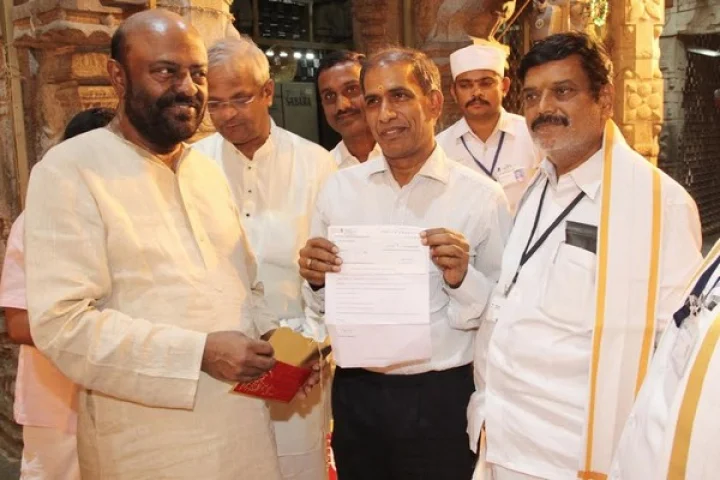 తిరుమల శ్రీవారికి హెచ్‌సిఎల్‌ అధినేత రూ.కోటి విరాళం