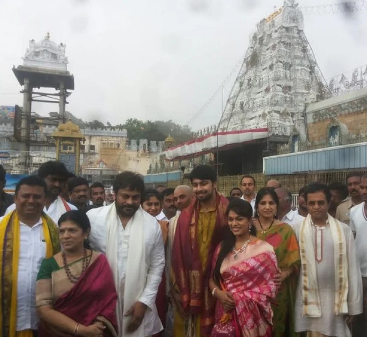 తిరుమల శ్రీవారి సేవలో చిరంజీవి... చూసేందుకు ఎగబడిన భక్తులు... గంటలో శ్రీవారి దర్శనం