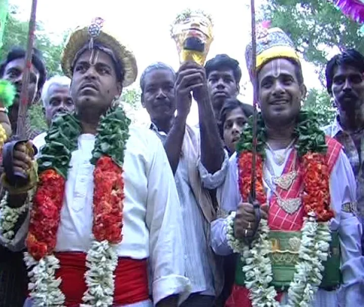 తిరుపతిలో దొరవేషంలో కైకాల కులస్థుల సందడి