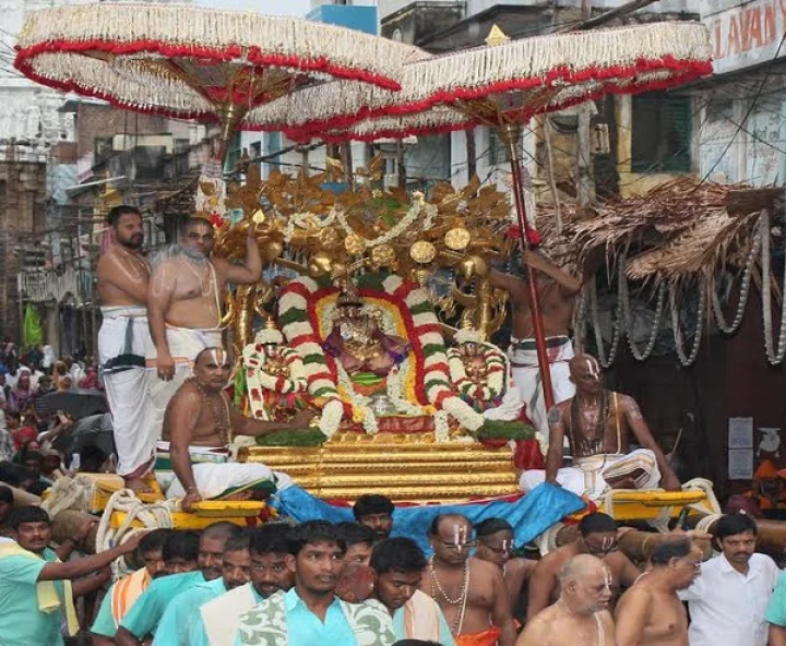 కల్పవృక్షవాహనంపై ఊరేగిన గోవిందరాజస్వామి