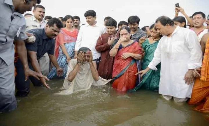కృష్ణా అంటే... విజ‌య‌వాడ‌, గోదావ‌రి అంటే రాజ‌మండ్రేనా? మ‌ండిప‌డిన కేసీఆర్