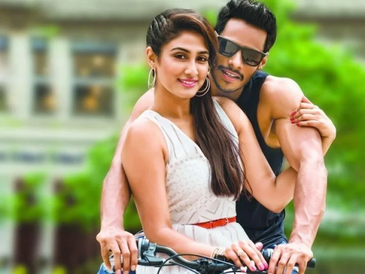 దేవెగౌడ మనవడికి హీరోయిన్ రెండు లిప్ కిస్‌లు ఇచ్చినా... 'జాగ్వార్‌' రివ్యూ రిపోర్ట్