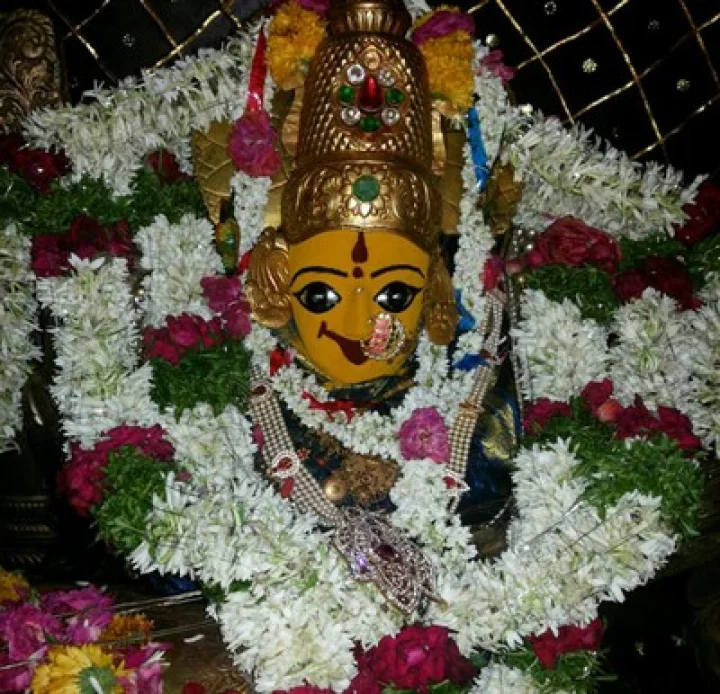 బాసరలో గురుపౌర్ణమి వేడుకలు... ముస్తాబైన ఆలయం