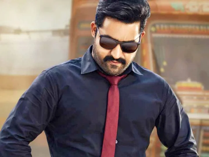 నిజంగా ముగ్గురు ఎన్టీఆర్‌లా... జై లవ కుశ రివ్యూ రిపోర్ట్