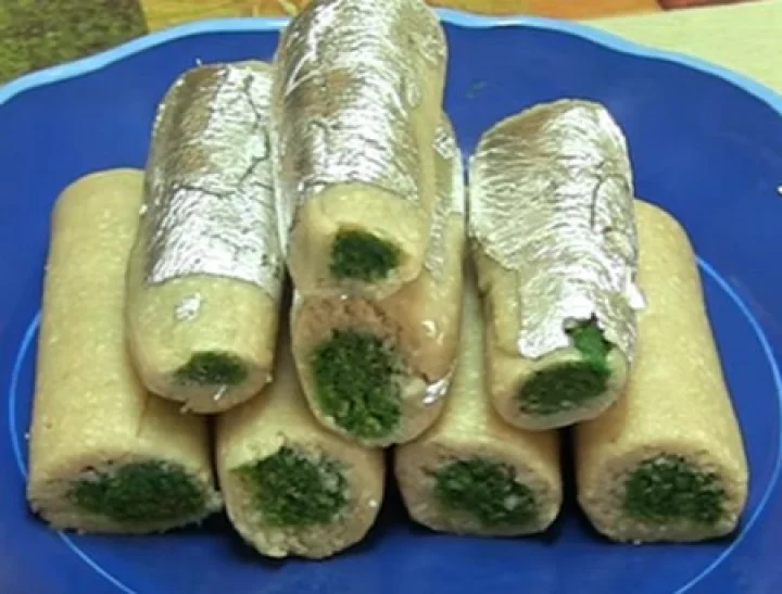 Kaju pista Roll
