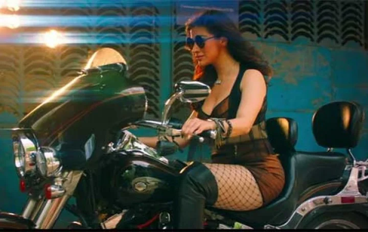 Julie 2