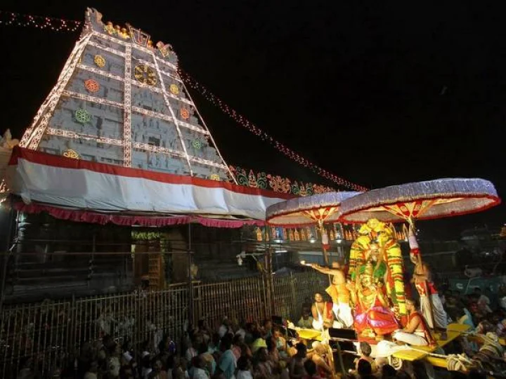 తిరుమలలో వైభవంగా పౌర్ణమి గరుడసేవ