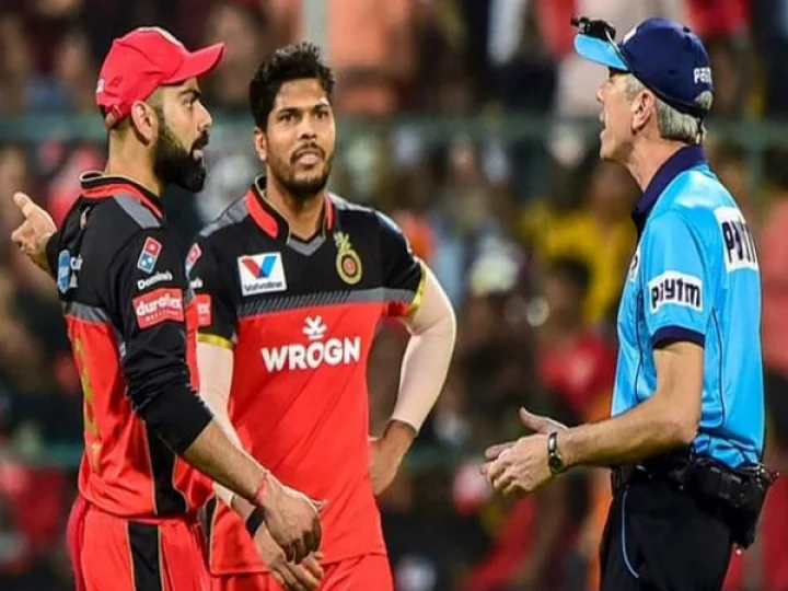 తలుపును తన్నిన అంపైర్.. రూ.5వేలు ఇచ్చాడు.. అవసరమా?