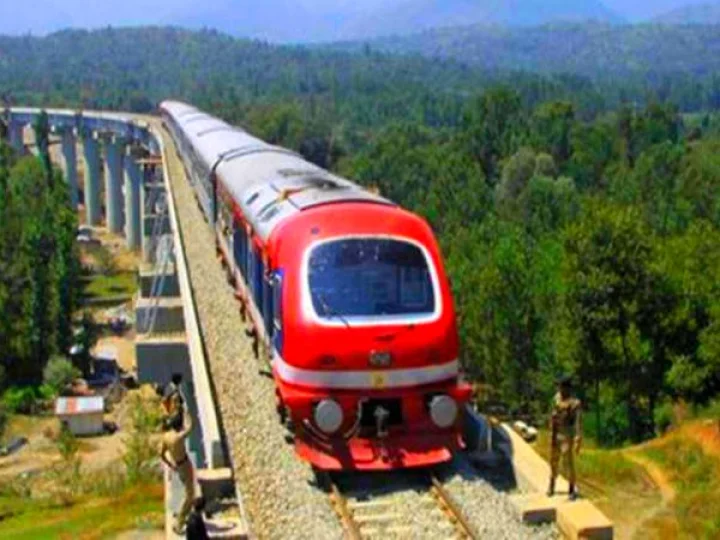 Indian-railways-tooth-paste-and-mask-along-with-disposable-blanket-pillow-in-trains
