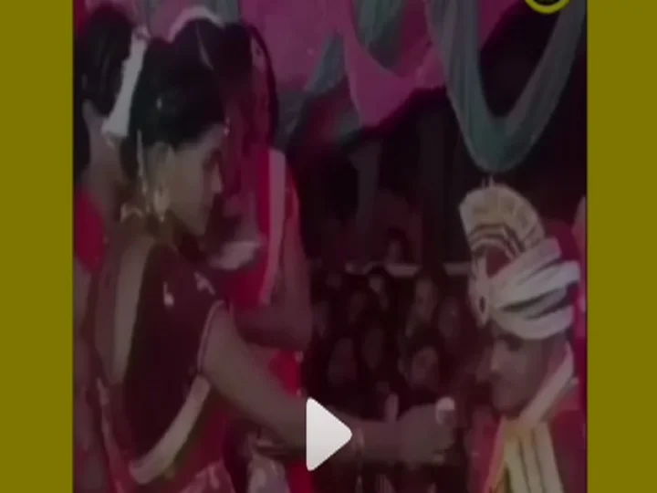 రసగుల్లాను తినిపిస్తూ ఆటపట్టించిన మరదలు.. అలా ముద్దుపెట్టుకున్న వరుడు..