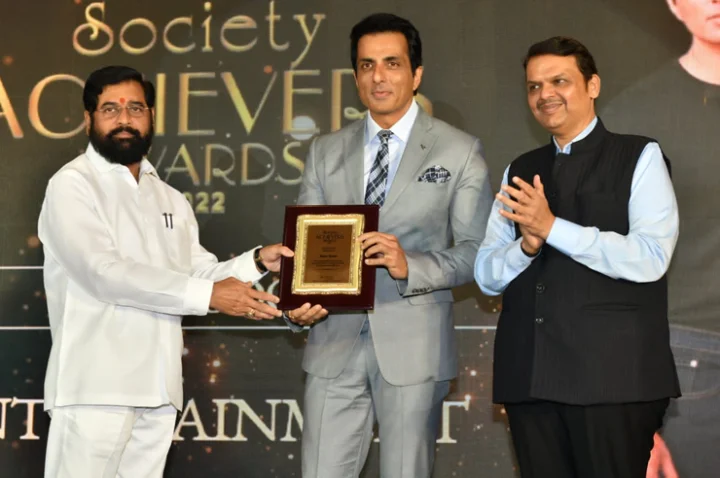 Sonu Sood, Eknath Shinde, Phedanis