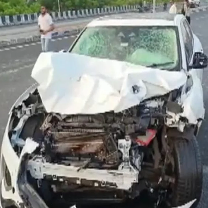 అహ్మదాబాద్‌లో ఇస్కాన్ ఫ్లై ఓవర్ రోడ్డు ప్రమాదం- తొమ్మిది మంది మృతి