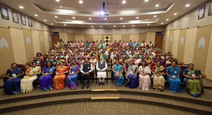 PM Modi with ISRO scientists