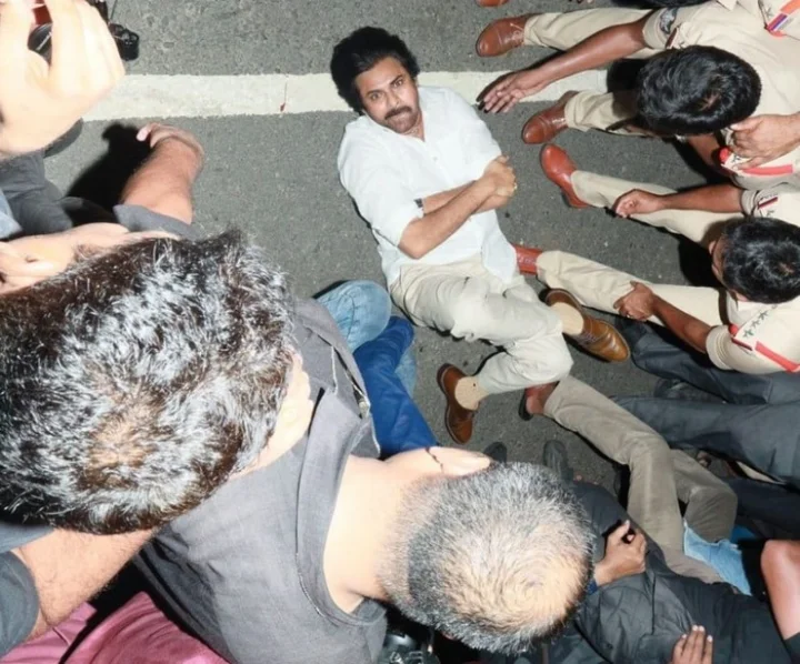 pawan kalyan sleep on road