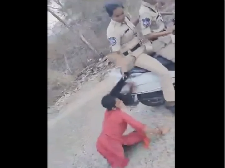 హైదరాబాద్: విద్యార్థినిని వెంబడించి జుట్టు పట్టుకుని లాగిన పోలీసులు