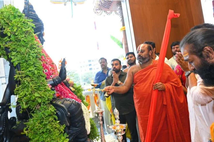 Varamahalakshmi Silks store in Khammam