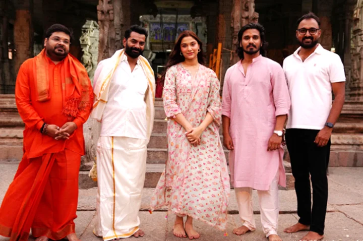 movie team at hampi