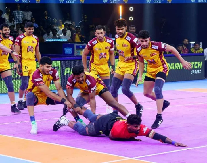 ప్రొ కబడ్డీ లీగ్‌ సీజన్‌ 11: అద‌ర‌గొట్టిన తెలుగు టైటాన్స్‌, బెంగళూర్‌ బుల్స్‌పై 38-35తో విజయం