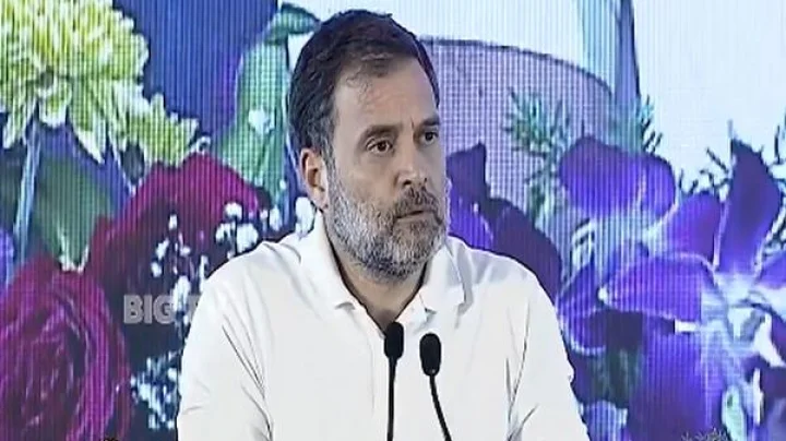 वीर सावरकरांविरुद्ध केलेल्या वादग्रस्त वक्तव्याप्रकरणी पुण्यातील न्यायालयाने राहुल गांधींना समन्स बजावले