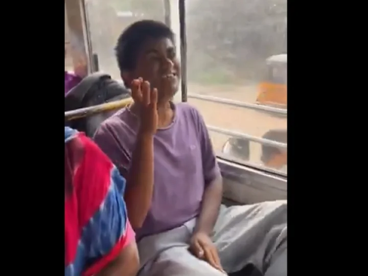 Bus Singer