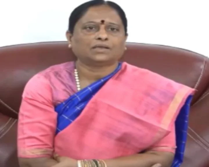 మంత్రి కొండా సురేఖపై సీఎం రేవంత్ గుర్రు : మంత్రివర్గం నుంచి ఔట్?