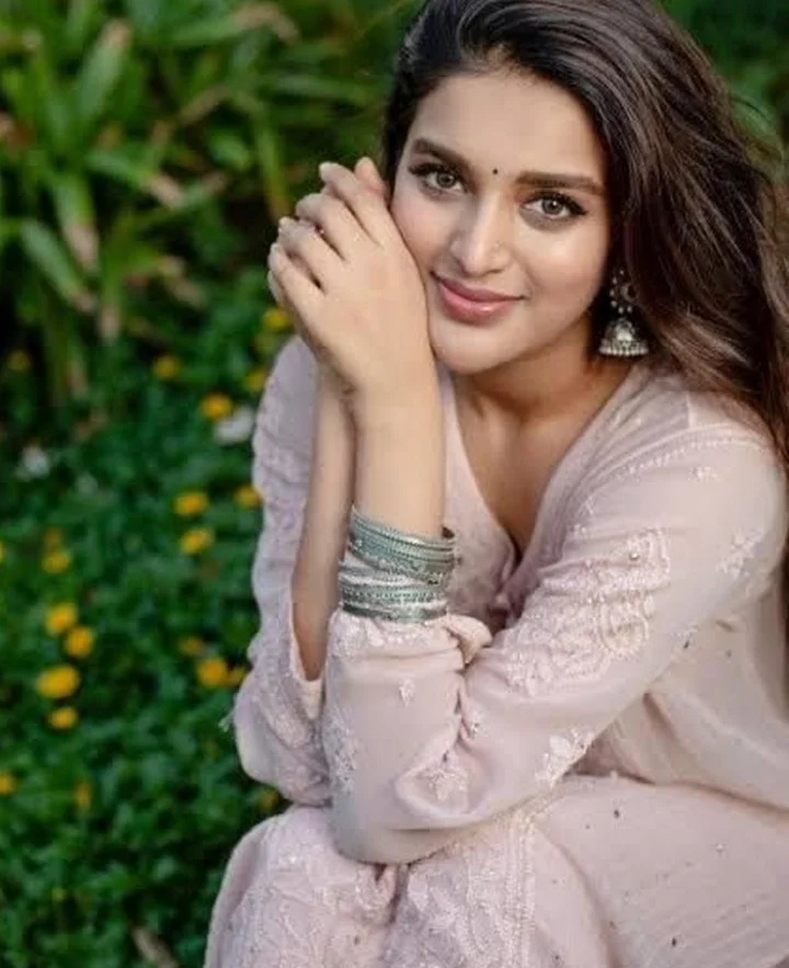nidhi agarwal