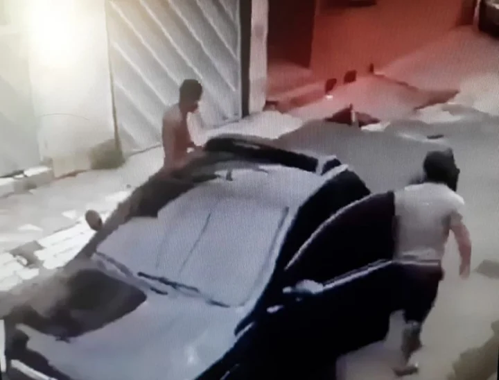 ఒకే ఒక్క దెబ్బకి గోడకి కరుచుకున్నాడు (video)