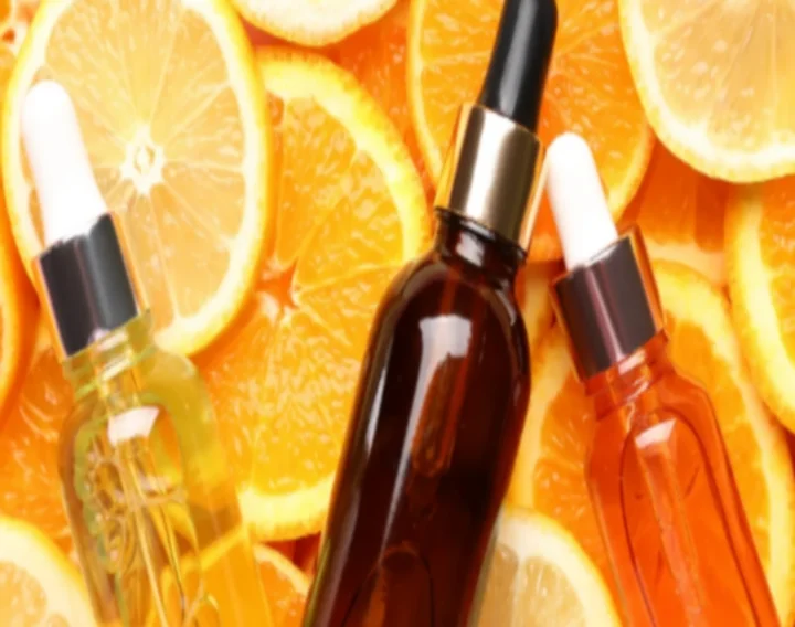Vitamin C Serum: మహిళల చర్మ సౌందర్యానికి వన్నె తెచ్చే విటమిన్ సి సీరం..