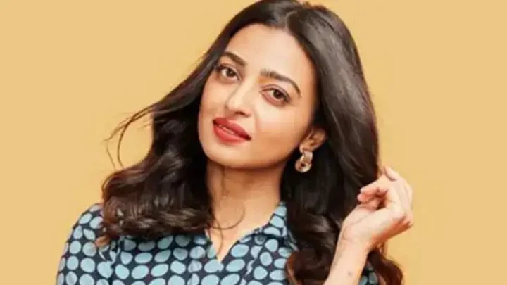గర్భవతి అని తెలిసినా ఆ నిర్మాత వదిలిపెట్టలేదు : రాధిక ఆప్టే