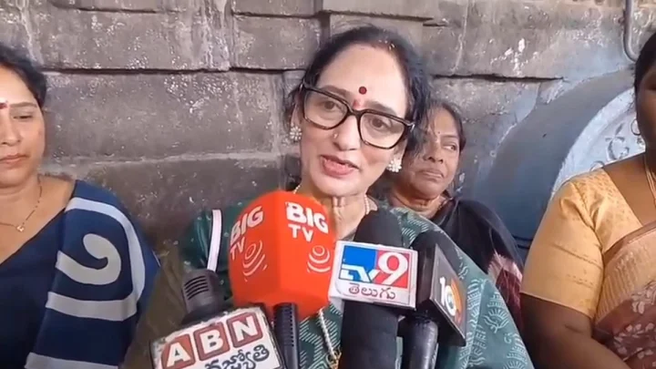 శివుడు అనుగ్రహిస్తే ప్రభాస్ పెళ్లి త్వరలోనే జరుగుతుంది.. : పెద్దమ్మ శ్యామలా దేవి (Video)