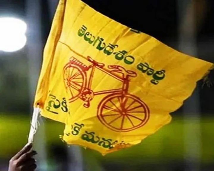 ఏపీలో కల్తీ మద్యం తయారీ కేసు : ఇద్దరు తెలుగుదేశం నేతలపై వేటు