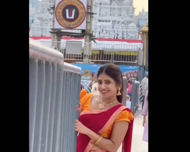తిరుమల శ్రీవారి ఆలయం ముందు యువతి రీల్స్ (video)