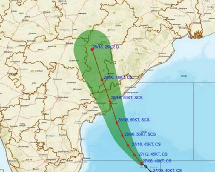 నత్తలా నడుచుకుంటూ వస్తున్న మొంథా తుఫాను, రేపు రాత్రికి కాకినాడకు...