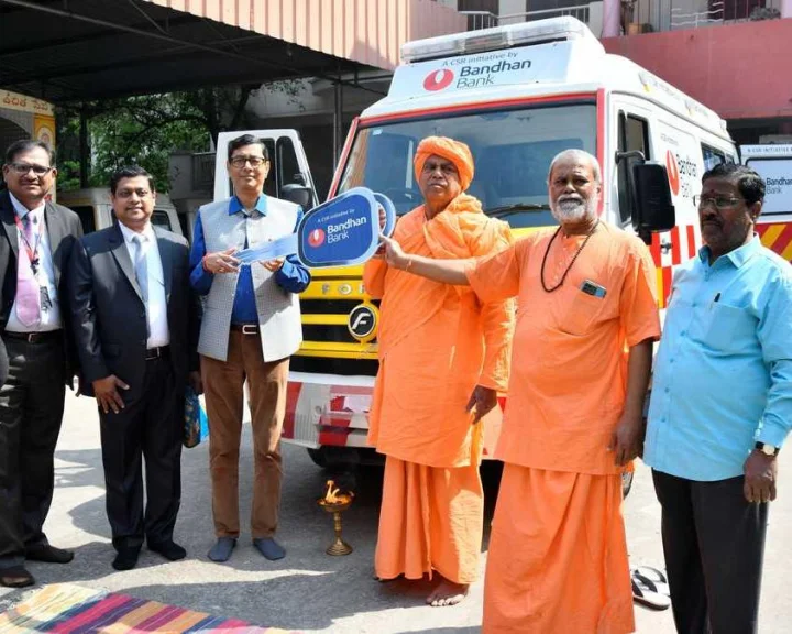 తెలంగాణలో ఒకటి, భారత్‌వ్యాప్తంగా 10 అంబులెన్స్‌లను విరాళంగా అందించిన బంధన్ బ్యాంక్