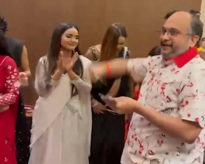 వైకాపా లీగల్ సెల్ న్యాయవాది బాగోతం.. మహిళలతో అసభ్య నృత్యాలు..