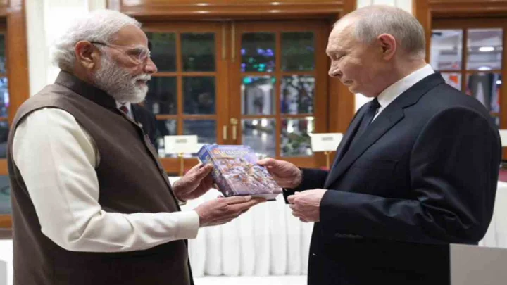 PM Modi Gifts to Putin