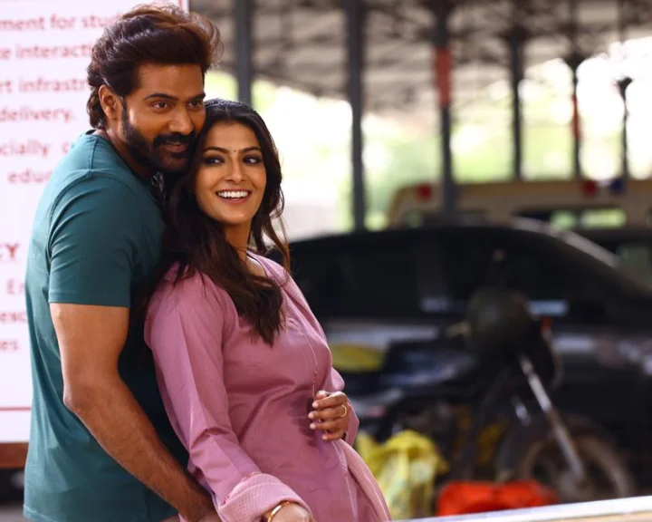 వరలక్ష్మి శరత్ కుమార్, నవీన్ చంద్ర ల పోలీస్ కంప్లెయింట్