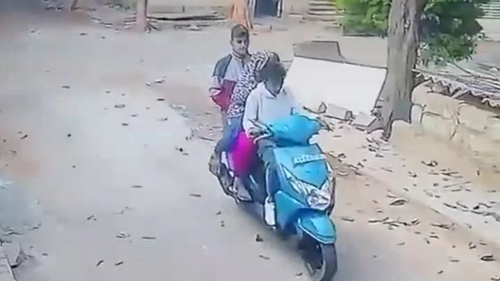 girls robbing houses