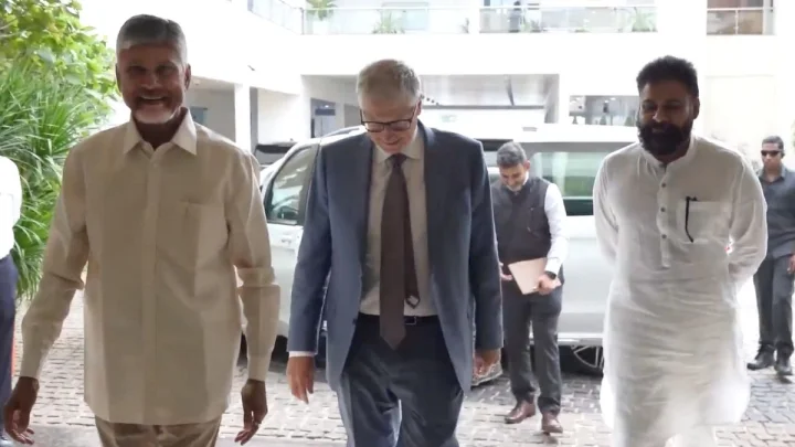 అమరావతిలో మైక్రోసాఫ్ట్ అధినేత బిల్ గేట్స్, బాబుతో భేటీ